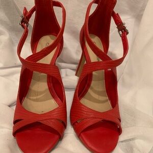 Gianni Bini Red leather sandal, crossing straps & buckle, 4” heel, women’s 5.5.